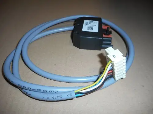 Kabel mit Stecker für Brenner, hergestellt von Remeha. Enthält mehrere Drähte in unterschiedlichen Farben, um elektrische Verbindungen herzustellen.